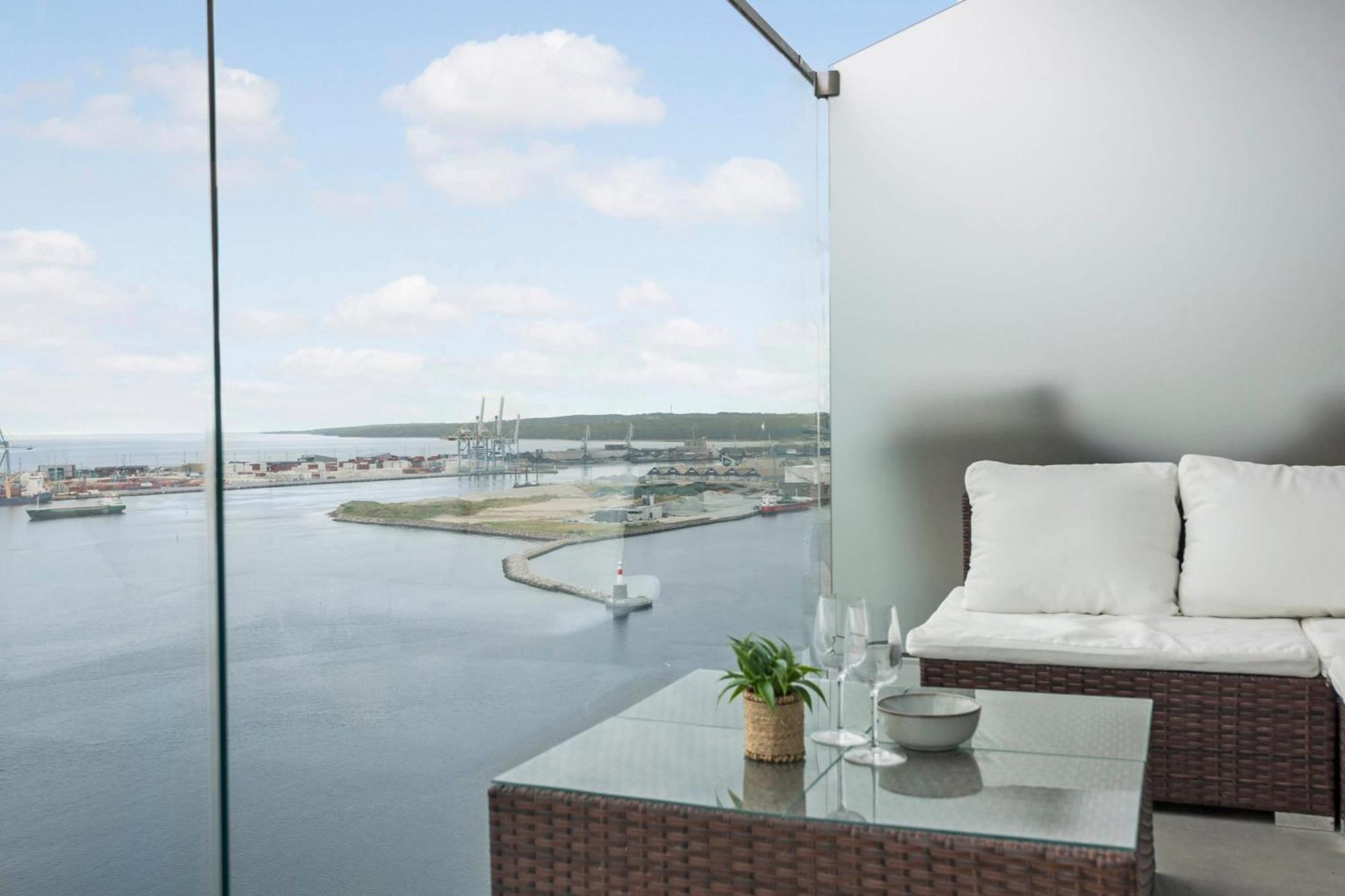 Endless Ocean Views With Private Balcony Apartman Århus Kültér fotó