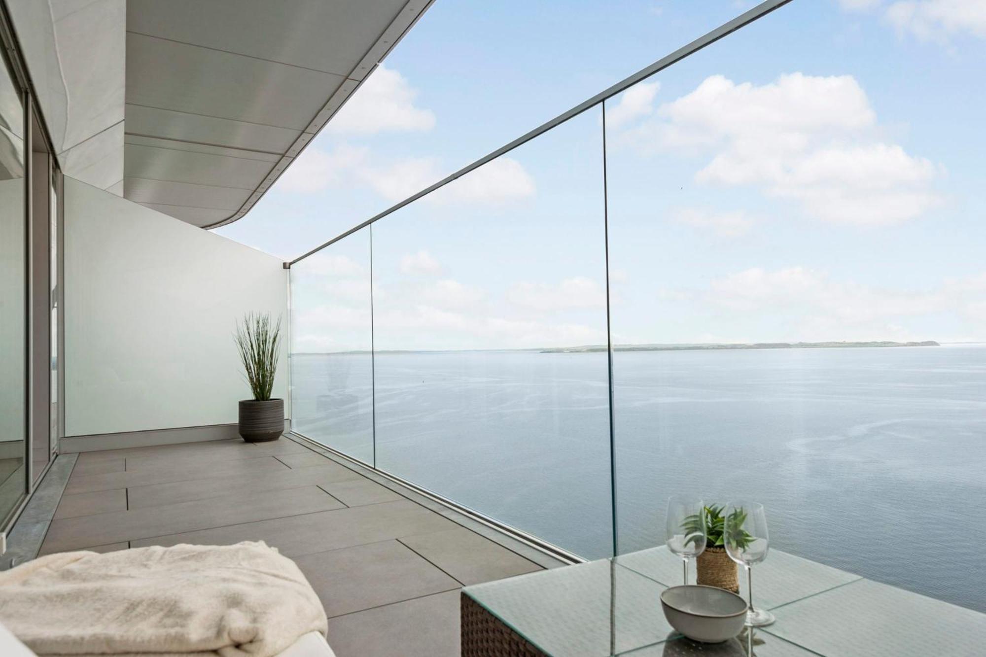Endless Ocean Views With Private Balcony Apartman Århus Kültér fotó